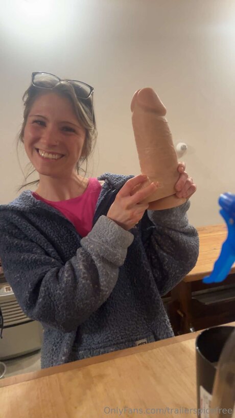 Trailerspicefree model erotic picture