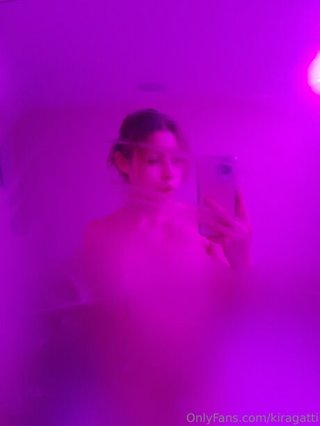 Kira18years pornstar top image