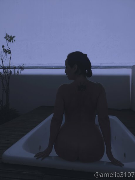 Amelia3107 erotic star picture