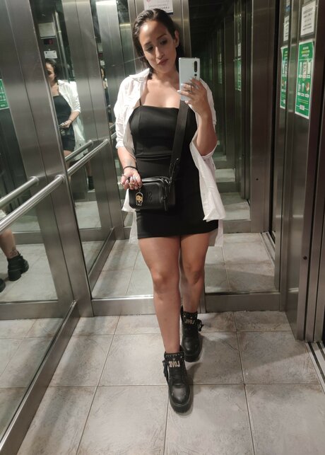 Amelia3107 star naked photos