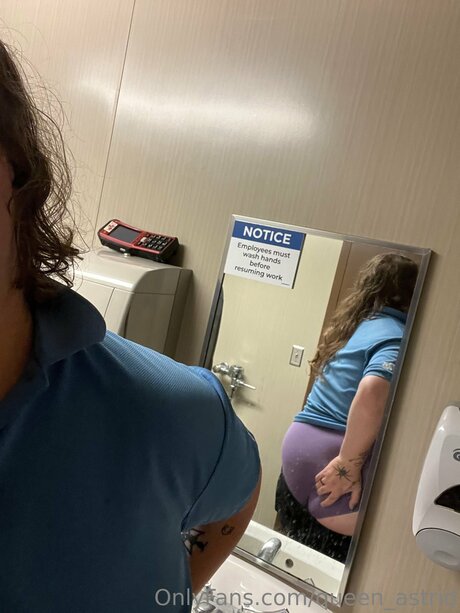 Queen Astrid nude pornstar pics