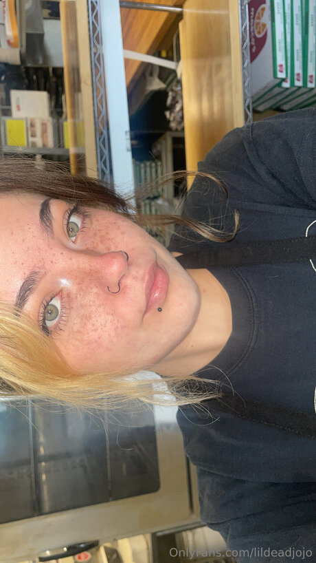 Lildeadjojo sexy pornstar photos