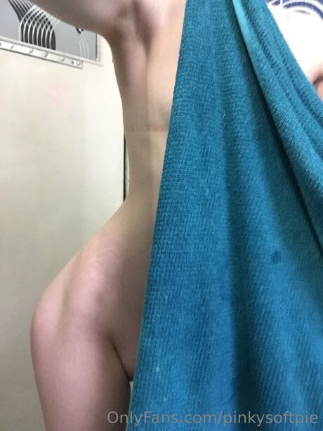 Pinkysoftpie model perfect photo