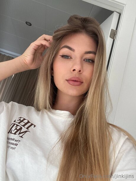 Jinkijins model perfect photos