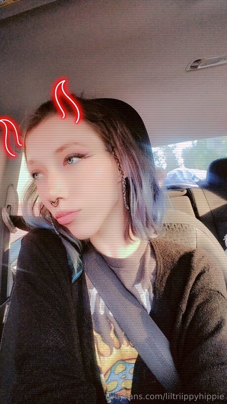 Liltriippyhippie naked model pic