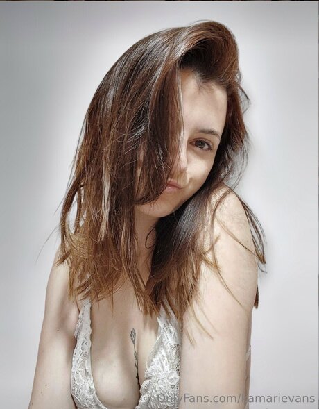 Kamarievans beautiful star pictures