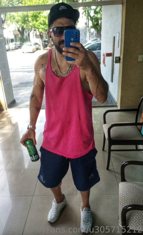 Delta Goose model erotic picture