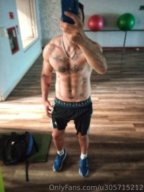 Delta Goose naked star picture