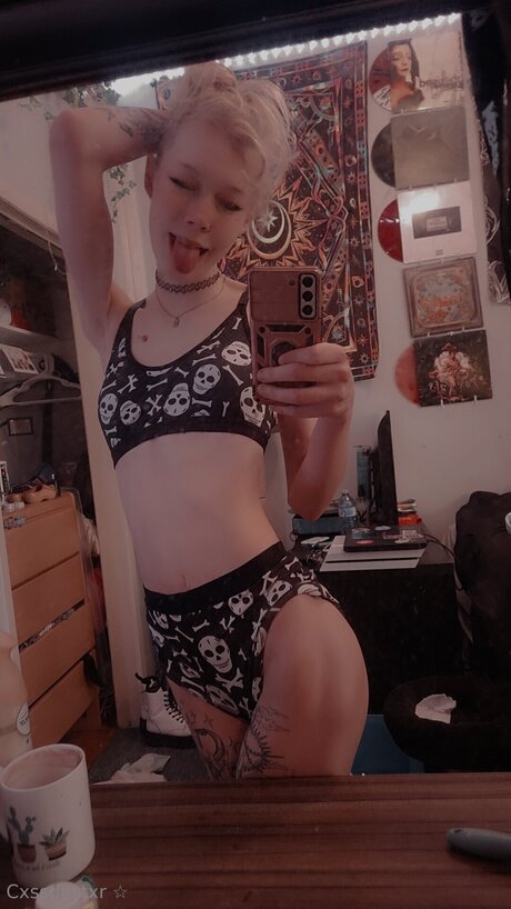 Syrenstxr pornstar nudes image