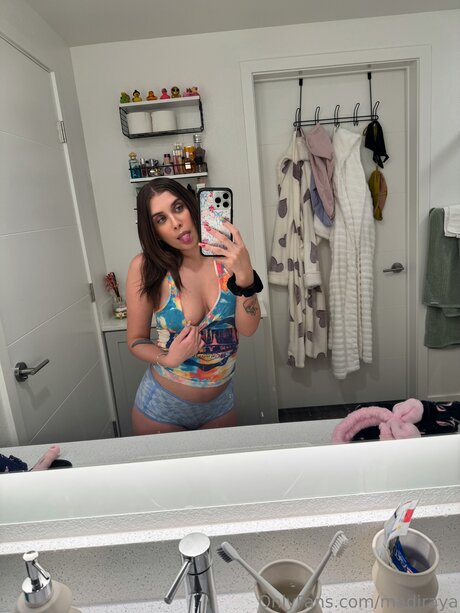 Laylarayaa star hot pic