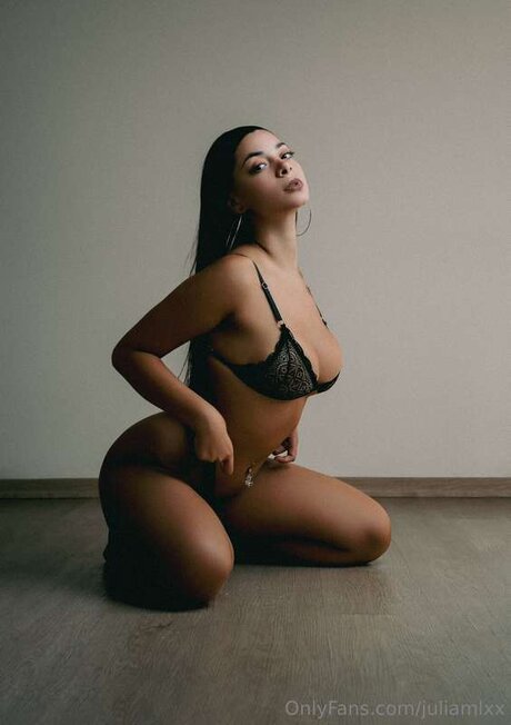 Juliamlxx art pornstar archive