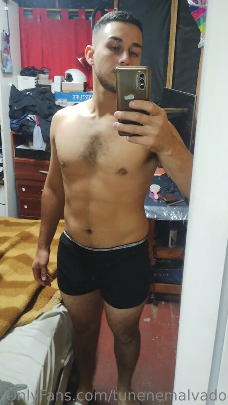 Tunenemalvado hot model picture