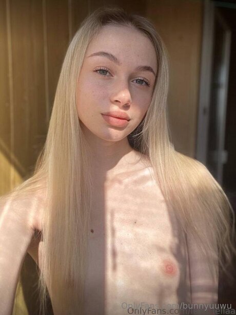 Bunnyuuwu hot pornstar pics