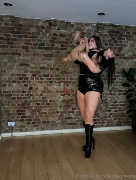 Giantessa nude star gallery