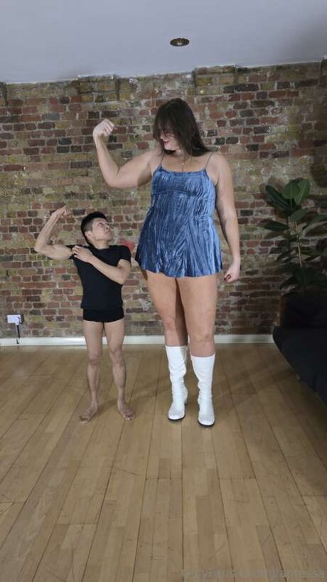 Giantessa model exclusive gallery