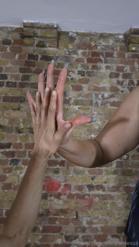 Giantessa model high quality pic