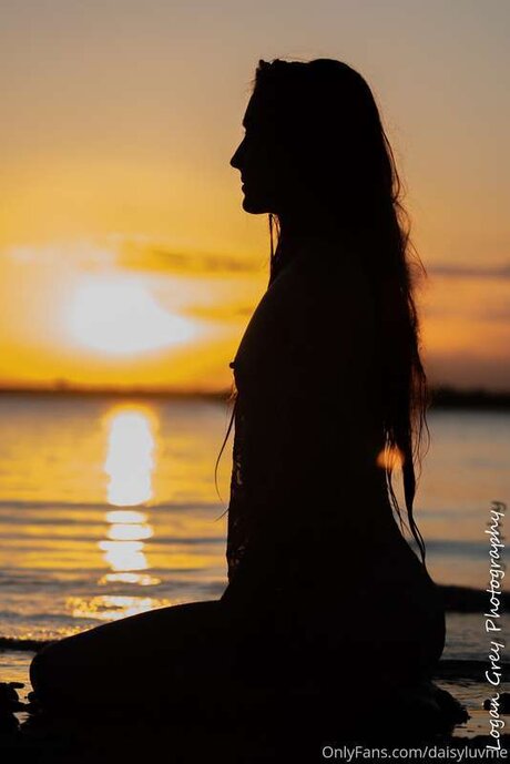 Daisyluvme exclusive model picture