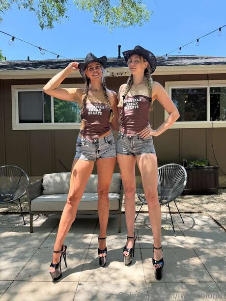 Iwantblondi art actress img