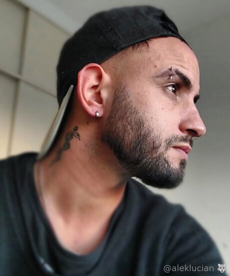 Aleklucian pretty pornstar photo