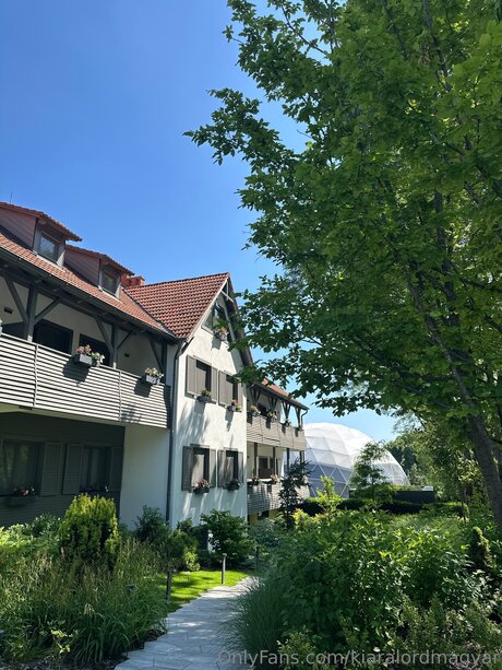 Kiaralordmagyar actress photos