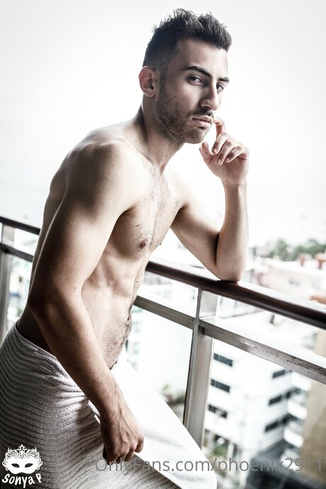 Phoenix2911 model naked image