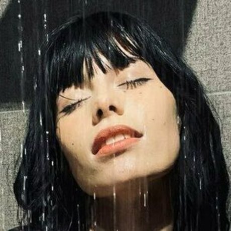 Prescindible model beautiful pics