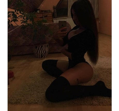 Flora Tabi art actress img