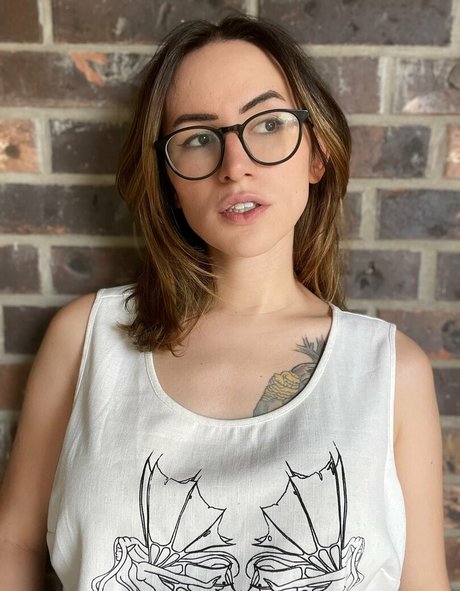 Arden Hart pretty model images