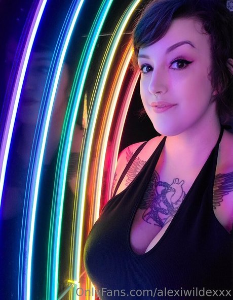 alexiwildexxx nude model picture