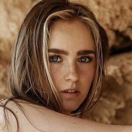 chntl cltt model art gallery