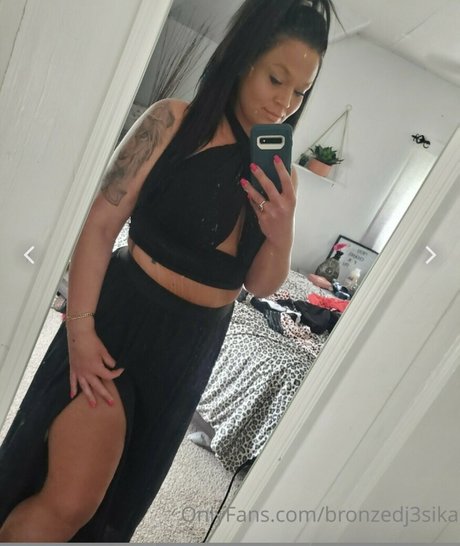 bronzedj3sika model high quality pics