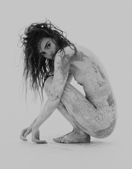 Beyondthepines sexy actress pictures