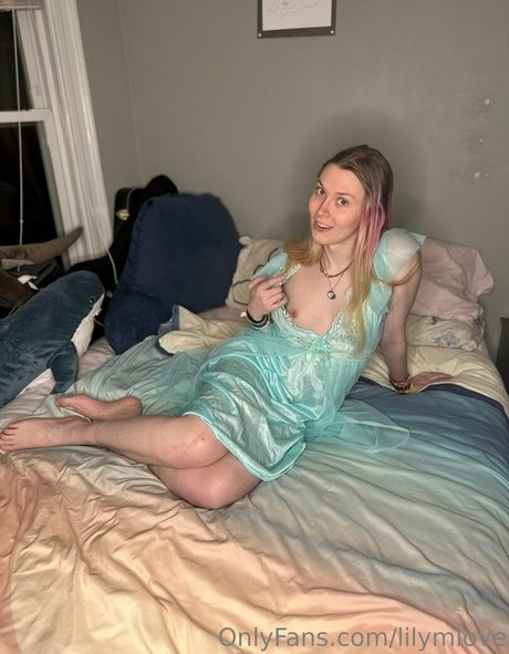 lilymlove model adult pics