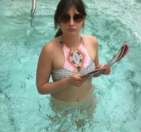 Allison Raskin model sexy gallery