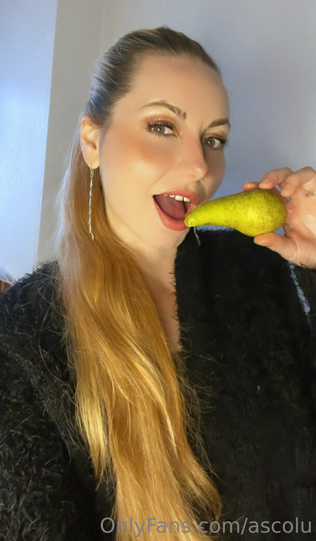 Ascolu NFT nudes star gallery