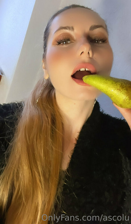 Ascolu NFT pornographic actress img