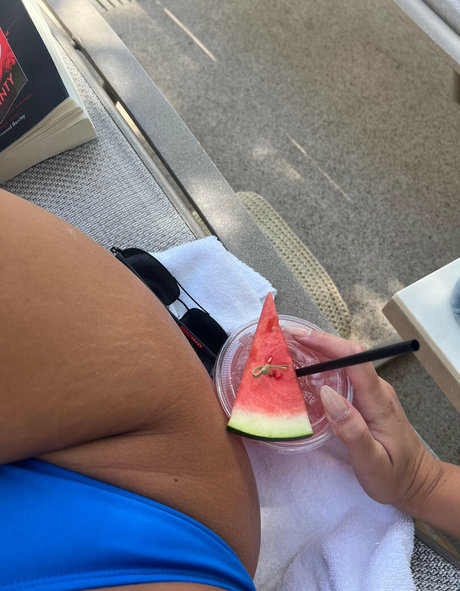 Lottie Loves ASMR top star image