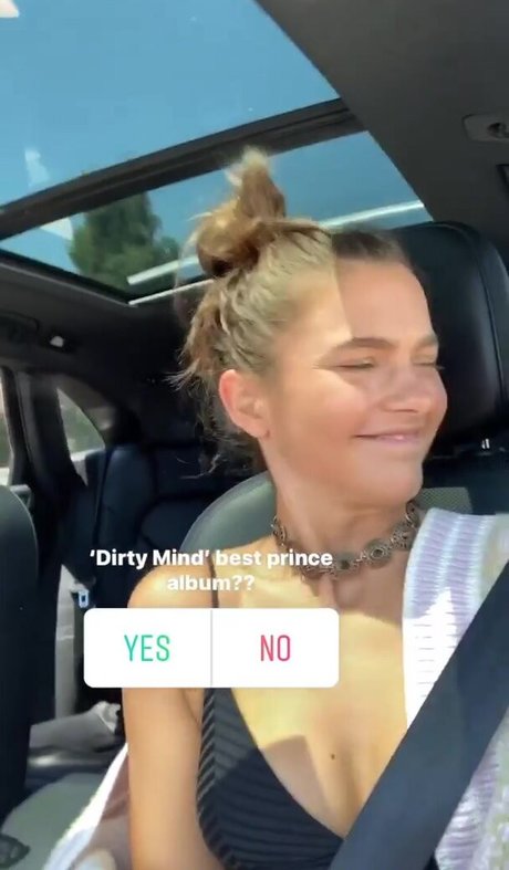 Chloe East Profile pic