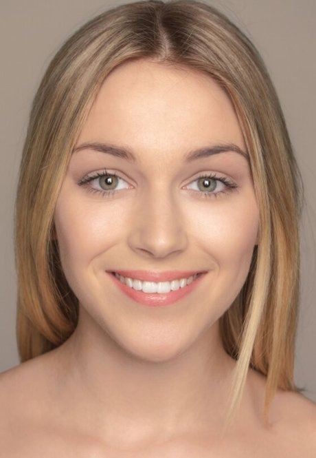 Laura Michalowicz model adult pictures