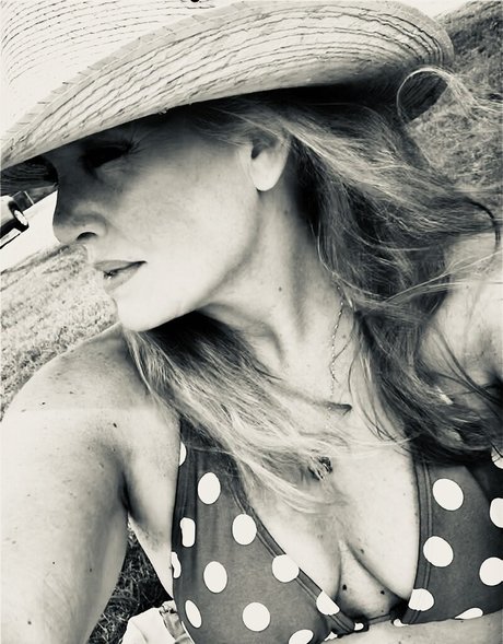 Tammera Carter nude model gallery