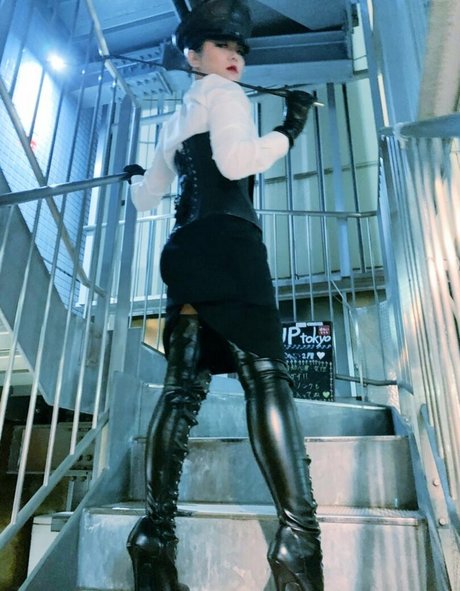 Mistress Orchid hot model archive