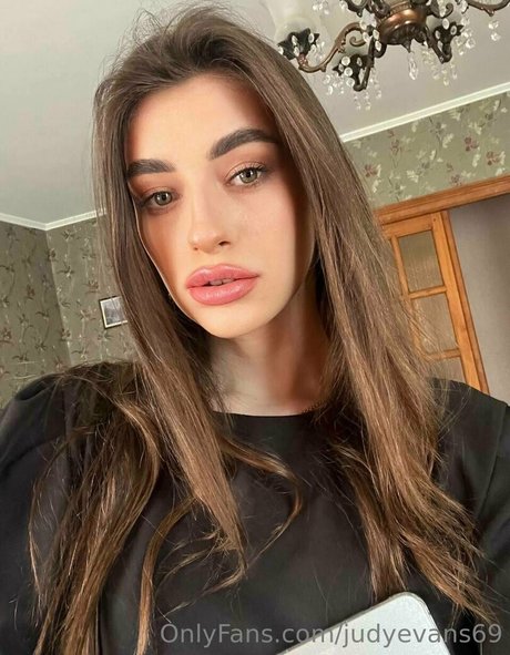 judyevans69 naked model pics