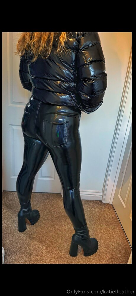 Katietleather model free pic