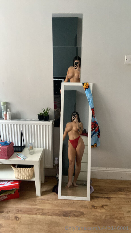 U443146001 pornstar nude img