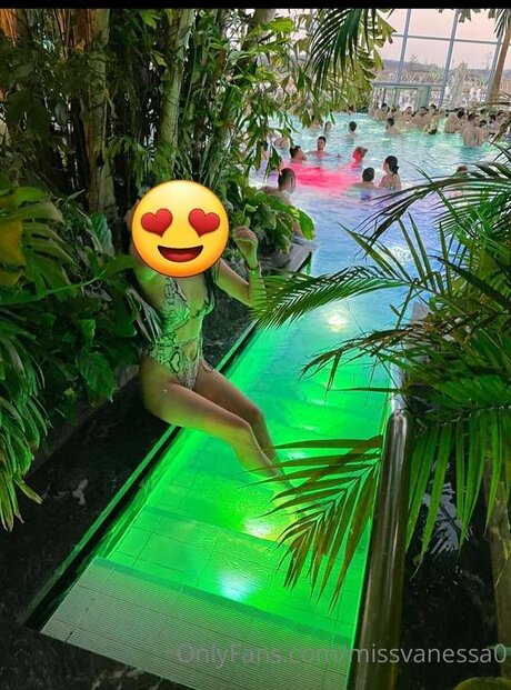 Missvanessa0 star nude archive