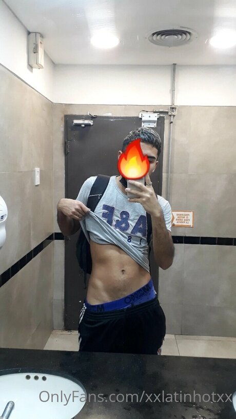 Xxlatinhotxx naked model picture