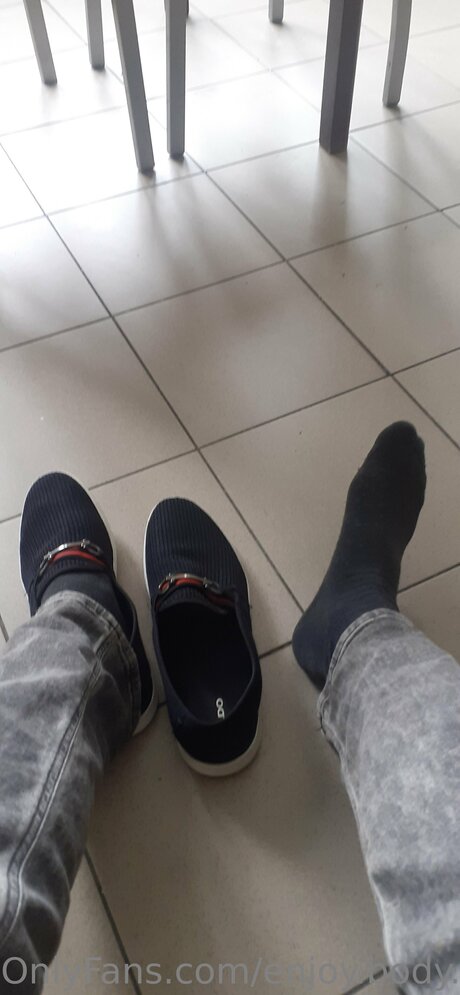 Enjoy Body And Foot exclusive actress pictures