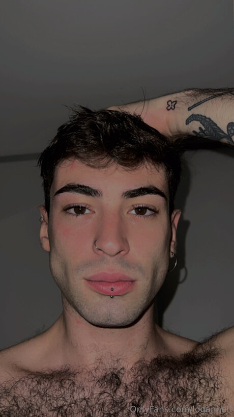 Loganhell pretty actress picture