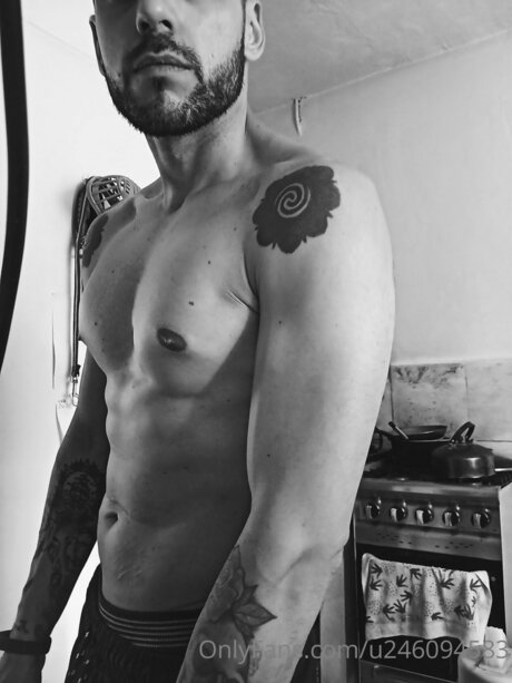 Youngwolf94 naked actress photo