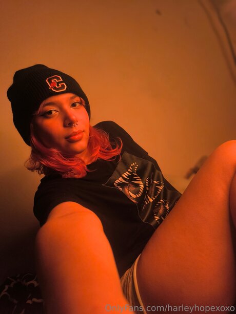 Harleyhopexoxo naked model image